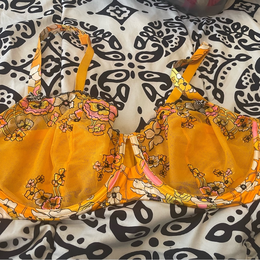 Bra - Picture 2 of 3